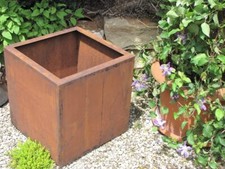 Jardinière en rouille noble