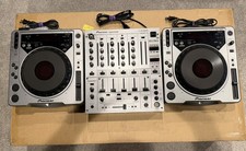 2 Pioneer CDJ-800 Digital DJ
