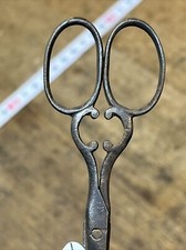 ciseaux décors couturière OLD TOOL / outil ancien de Couture   (N°31)