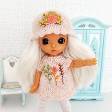 Lati yellow outfit. Pukifee