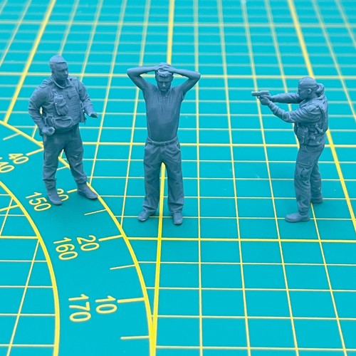 Figurines menottage - 3,