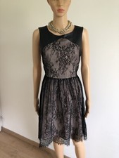 robe noire et beige en