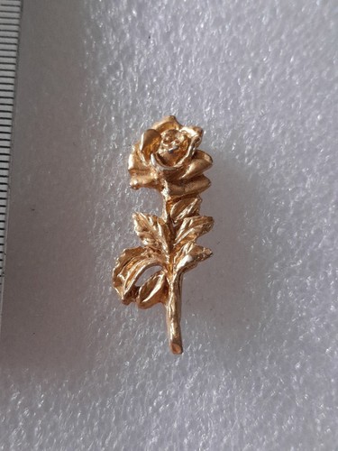 Pin dore fleur rose - rose, plaque