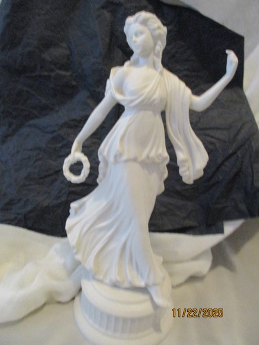 Rare wedgwood 1993 figurine - rare,