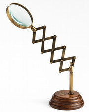 Loupe en laiton sur support en