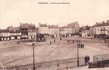 CPA Issoudun la place des marchés (282098)