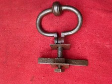 TRES ANCIEN HEURTOIR DE PORTE D'ENTREE (64)