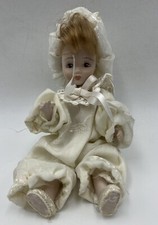 Poupée En Porcelaine Fine
