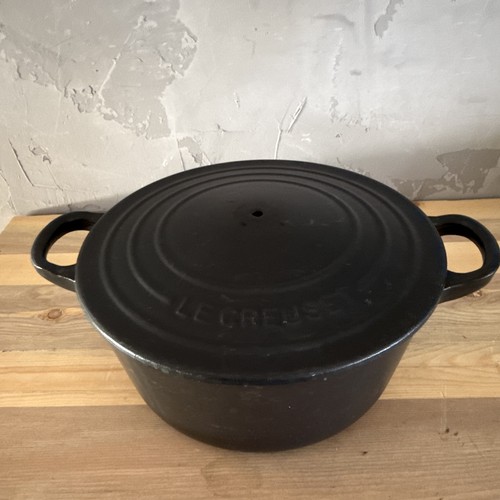 Creuset black enameled cast - le,