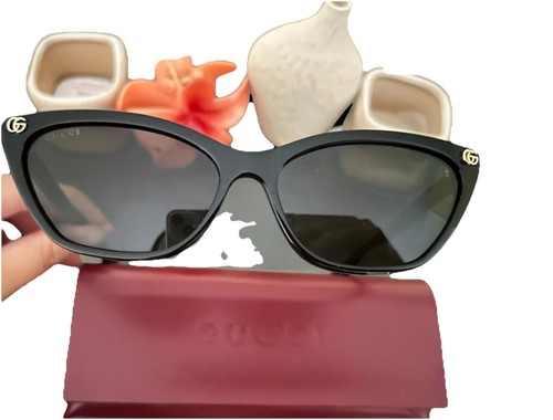 Paire lunettes soleil - lunettes,