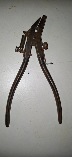 Pince avoyer estampillee 180 - a,