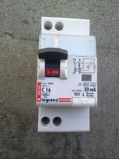 1x disjoncteur différentiel 30ma C16 amp 2 pole legrand type HPI référence08565