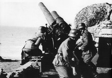 WW2 - German 150mm howitzer on