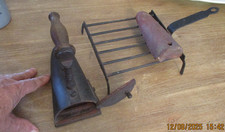 Ancien Fer à Repasser en Fonte et sa Grille à Chauffer 2 Pierres sur la Braise