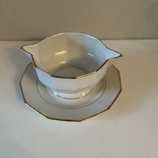 JOLIE SAUCIERE EN PORCELAINE