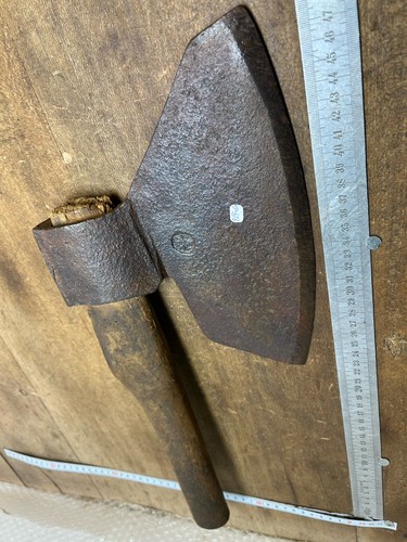 Hache outil ancien - ,