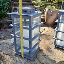 Deux bougeoirs de 30 cm avec