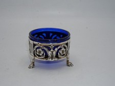 SALERON TRIPODE EN ARGENT MASSIF POINCON MINERVE ET VERRE BLEU