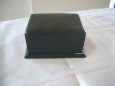 Distributeur à cigarettes de table vintage en skaï vert et bois