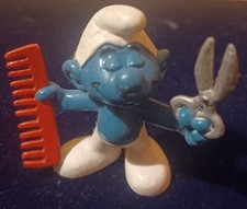 Figurine Schtroumpf coiffeur. Occasion.