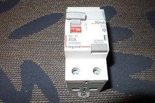 INTERRUPTEUR DIFFERENTIEL 40A 30mA TYPE AC, LEGRAND 411505 40AMPERES INTER. DIFF