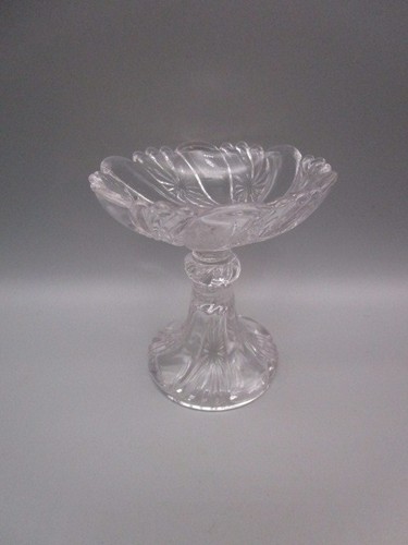 Petite coupe sur pied/vide