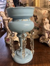 PORTE ANANAS EN OPALINE BLEUE ET PENDELOQUES 19 EME SIECLE