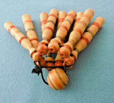 TRES BEAU PETIT JEU DE QUILLES