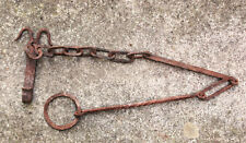 Ancienne chaîne de crémaillère avec crochets et anneau en fer forgé