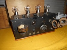 Poste batterie à 4 lampes extérieures marque Berrens et ses selfs.