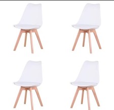 Chaises médiévale salle a - 4,