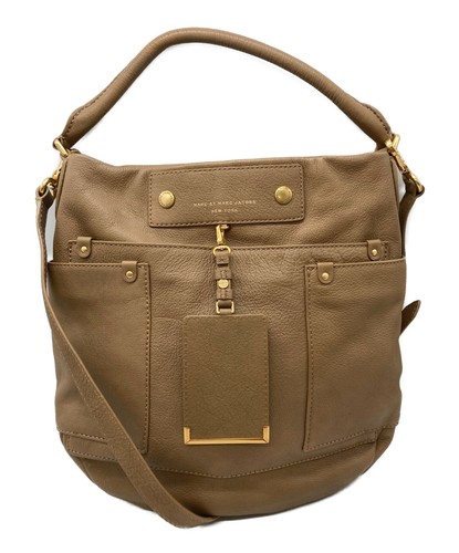 Sac main marc - main, by