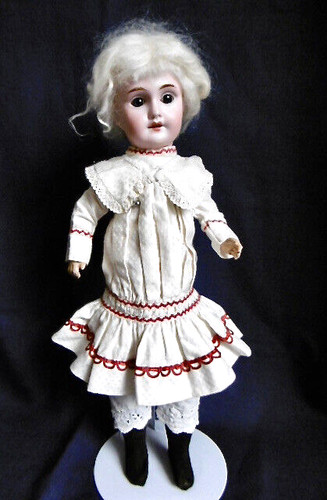 Jolie poupée ancienne tête - jolie,