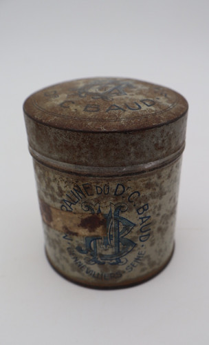 Ancienne boîte tôle