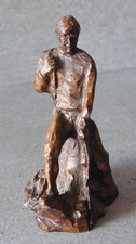 Statuette en résine façon bois alpiniste singé bidal