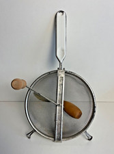 Ancien moulin à coulis / presse à fruit, manche en bois, vintage, bon état