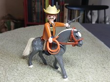 Western PLAYMOBIL - Homme veste à franges chapeau arme lasso sur cheval harnaché