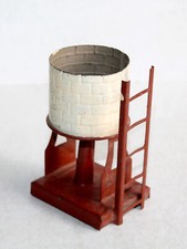 MAQUETTE N et HO - RESERVOIR CHATEAU D'EAU SUR SOCLE CUVE DIORAMA DECOR TRAIN