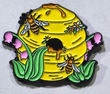 Pin's ABEILLE BEE RUCHE MIEL
