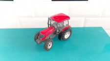 1409253 tracteur avec défauts 1/32 kirovest K 3180 ATM universal hobbies ?