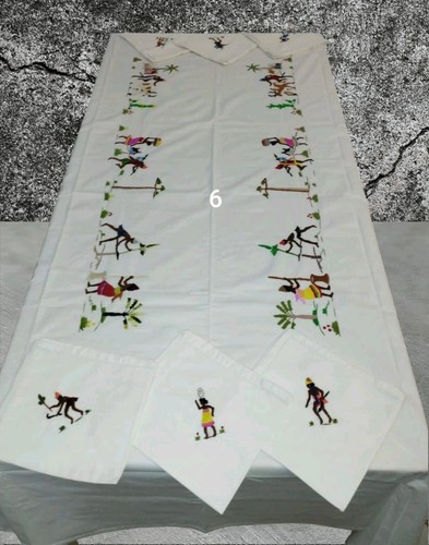 Nappe brodée faite mains - brodée,