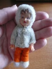Poupée miniature ancienne -  articulée - 10 cm -  vêtements tissus