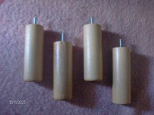 4 pieds de lit cylindriques , en bois clair