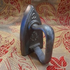 Fer à repasser ancien en fer