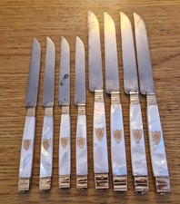 8 couteaux en nacre et vermeil