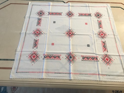 Nappe ancienne brodée main - , 96