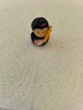 Mini Figurine Japonaise avec éventail