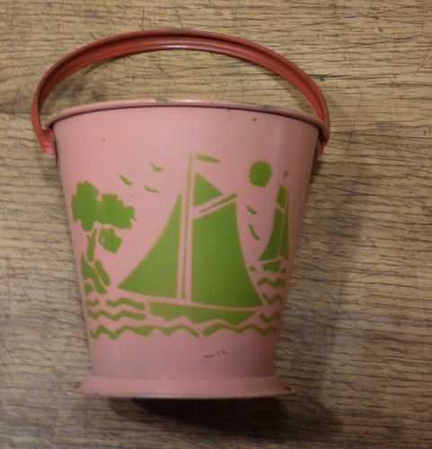 Vintage sceau plage - sceau, en