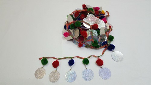 Beau pompon bonne taille - , et