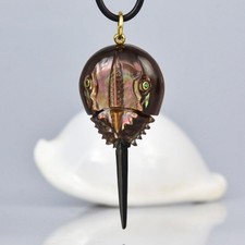 Pendentif De Limule En Nacre